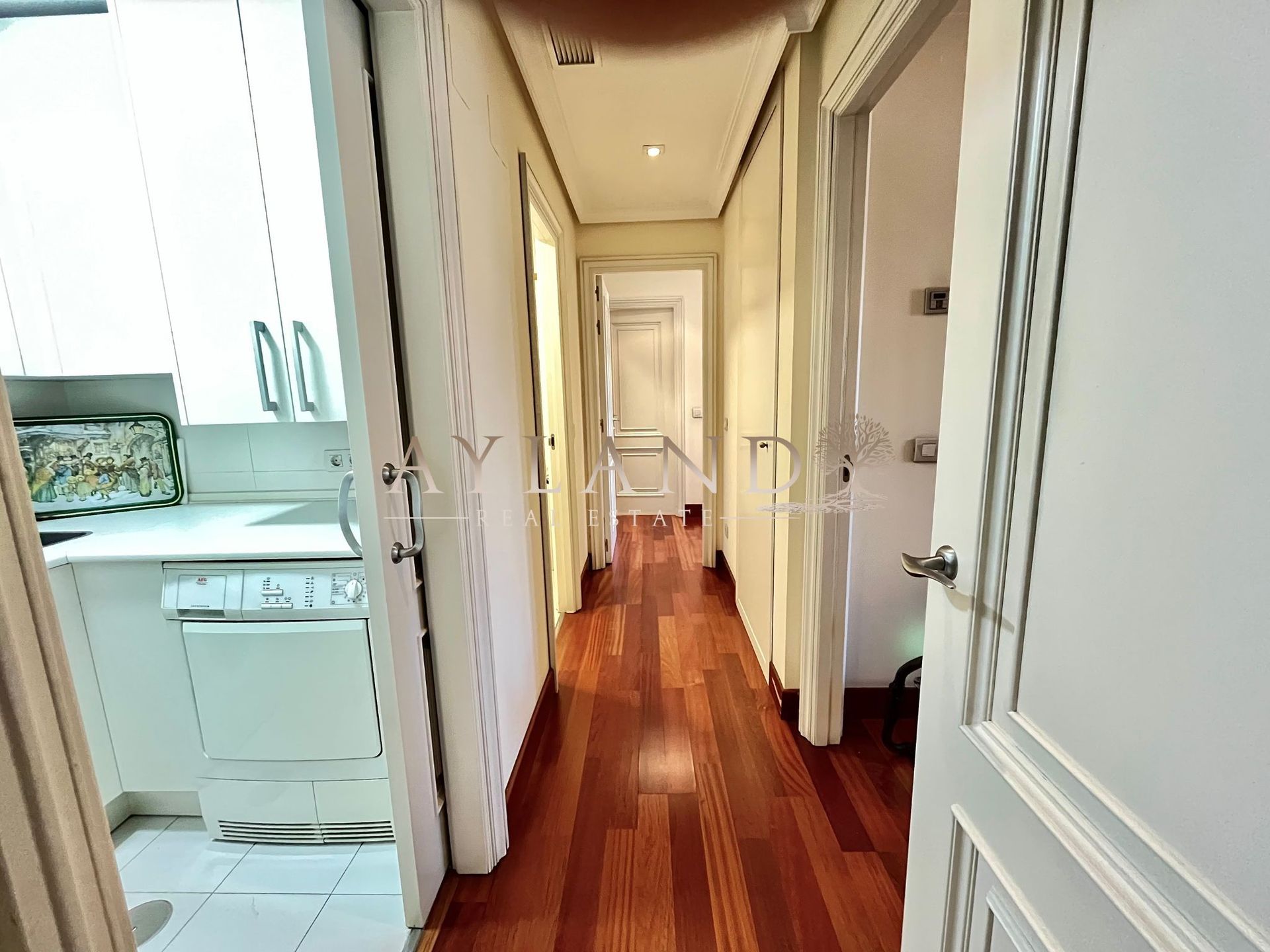 La cocina, abierta al pasillo de la vivienda