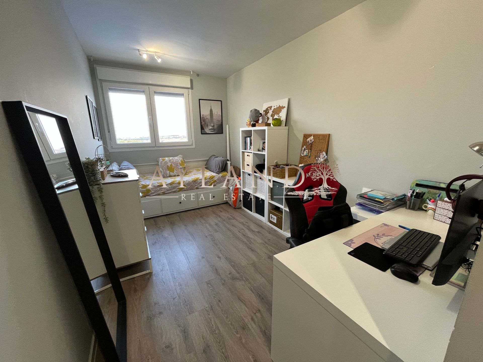 La zona de escritorio, junto a la ventana